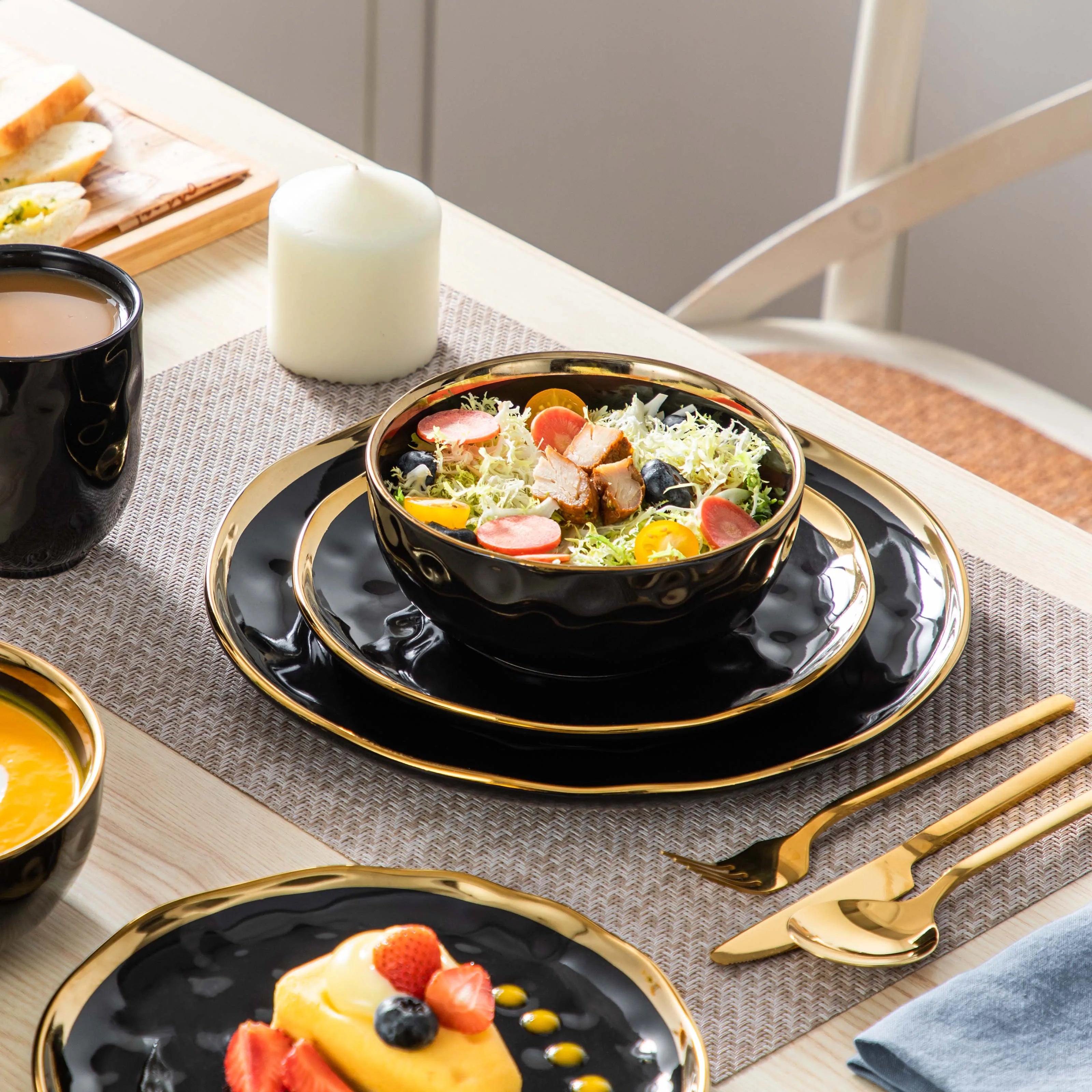 Aureo Vittoria™ — Classic Black Dinnerware Collection