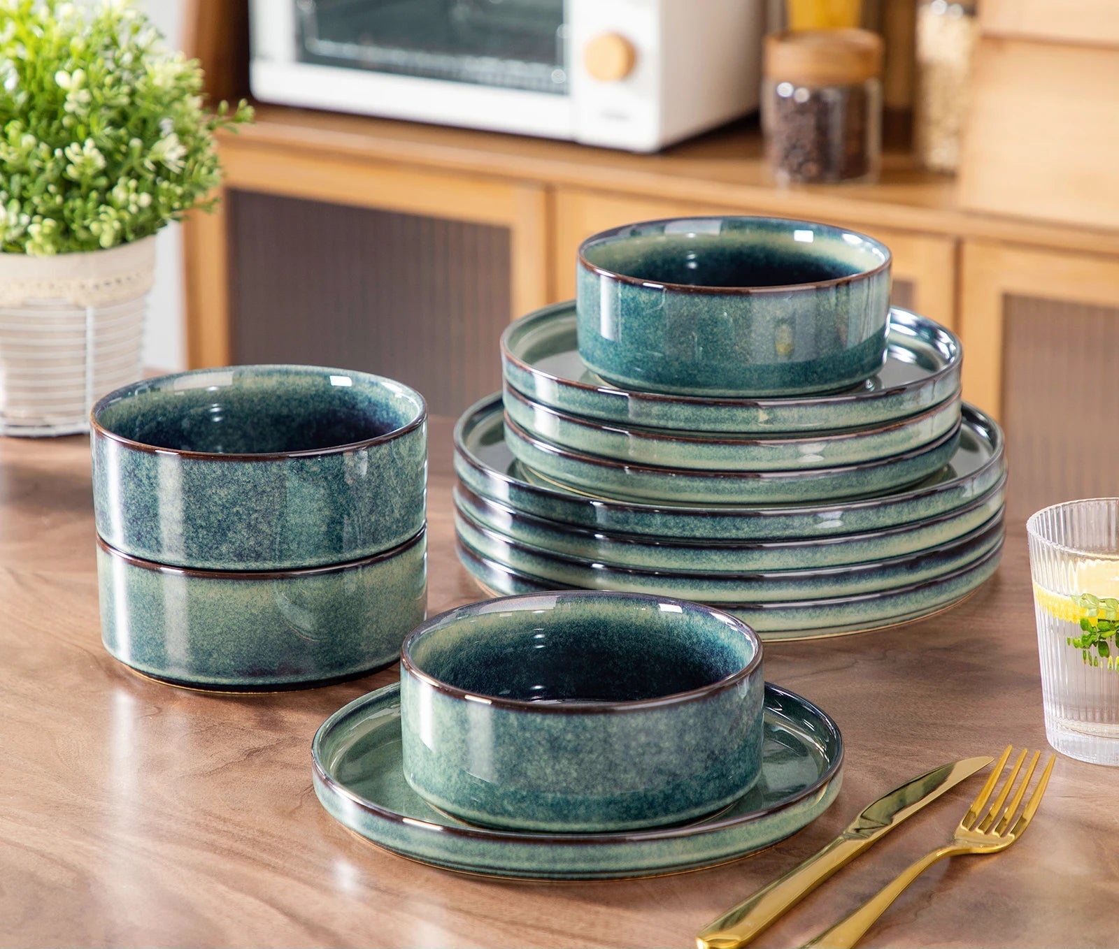 Smeraldo Oasi™ — Artisanal Dinnerware Collection